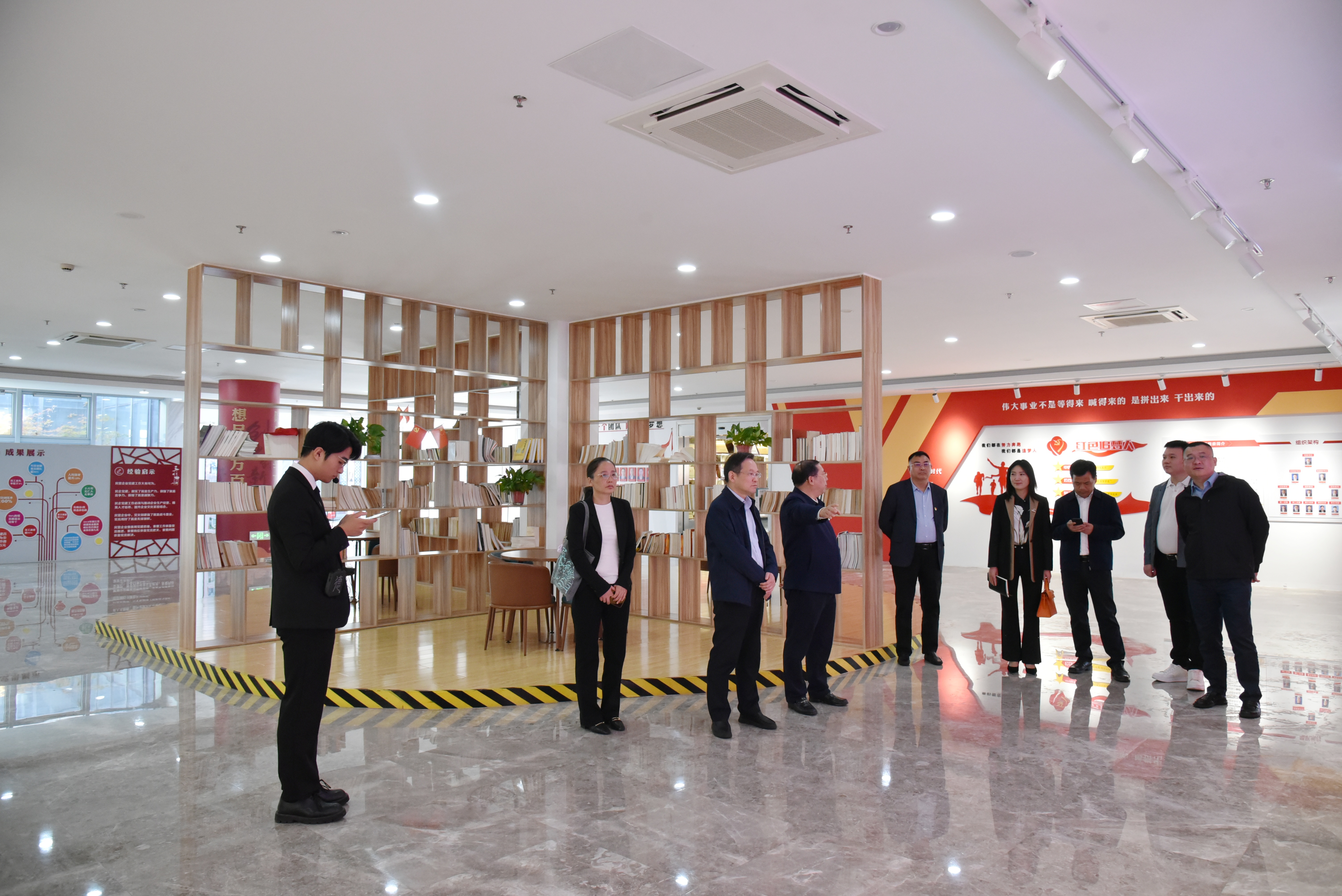 【快訊】蘇州市政協(xié)經(jīng)農委調研“劉書(shū)華委員工作室” 【快訊】蘇州市政協(xié)經(jīng)農委調研“劉書(shū)華委員工作室”