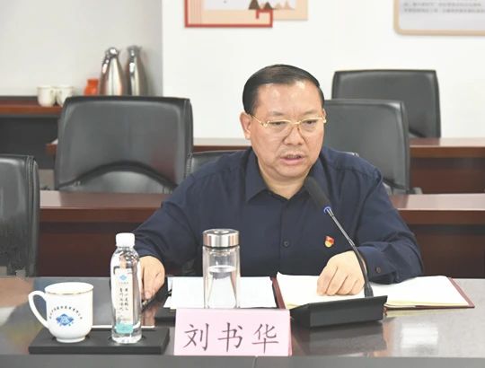 【快訊】江蘇省工商聯(lián)黨組成員、副主席李曉林一行蒞臨集團公司調研并召開(kāi)法律服務(wù)情況調研座談會(huì )